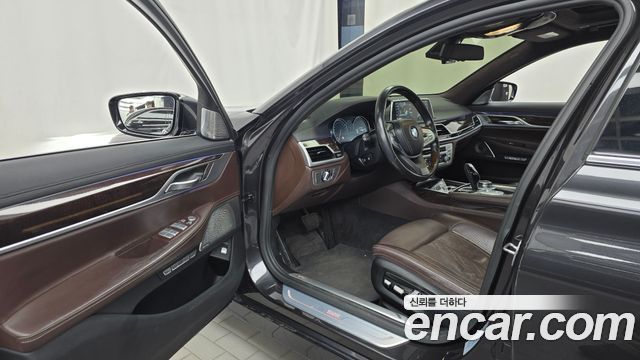 BMW 7-Series 2017 — photo 10