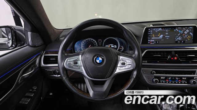 BMW 7-Series 2017 — photo 13