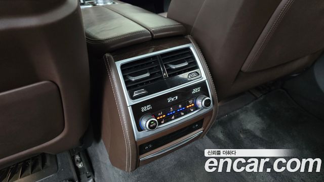 BMW 7-Series 2017 — photo 19