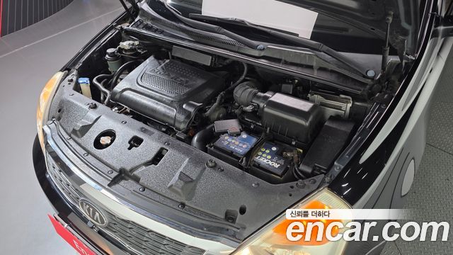 Kia Canival 2012 — photo 6