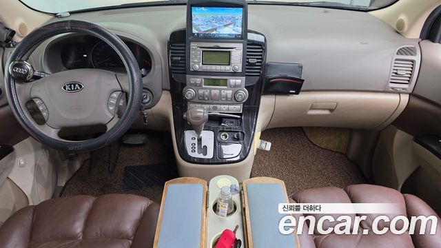 Kia Canival 2012 — photo 7