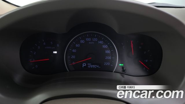Kia Canival 2012 — photo 8