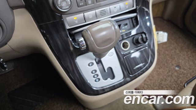 Kia Canival 2012 — photo 9