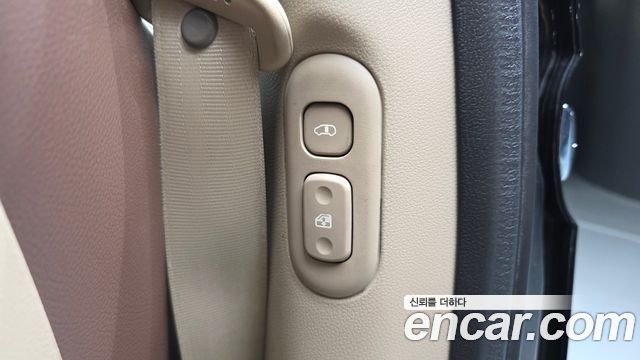 Kia Canival 2012 — photo 17