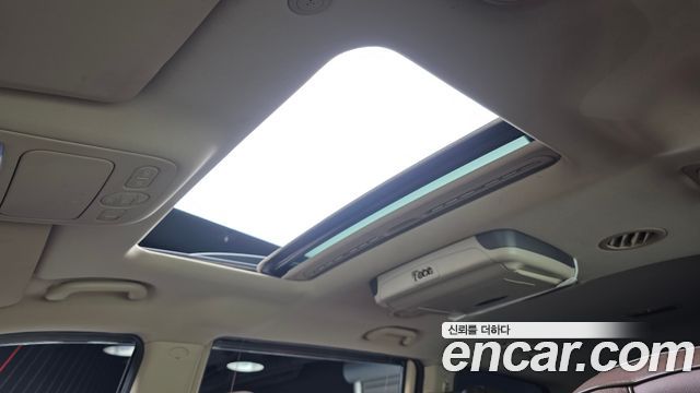 Kia Canival 2012 — photo 19