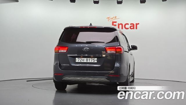 Kia Canival 2016 — photo 4
