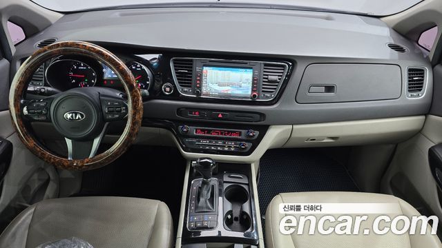 Kia Canival 2016 — photo 10