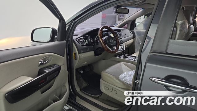 Kia Canival 2016 — photo 13