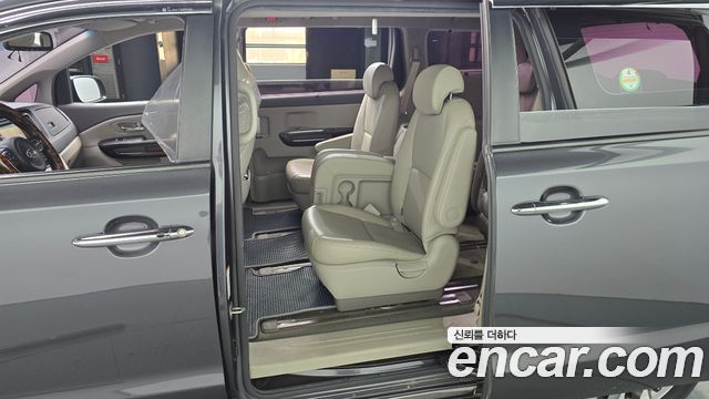 Kia Canival 2016 — photo 17
