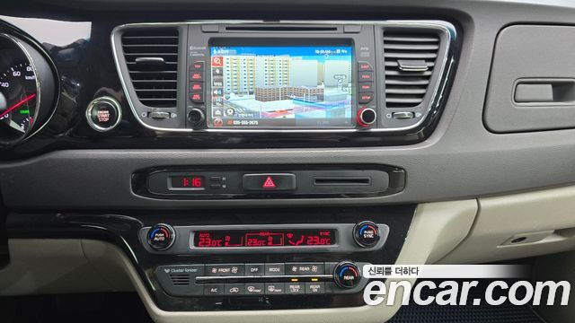 Kia Canival 2016 — photo 18