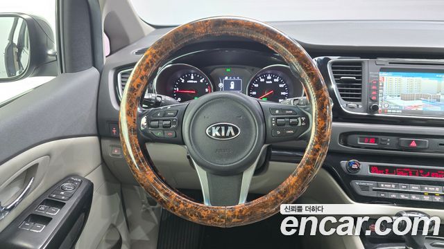 Kia Canival 2016 — photo 19