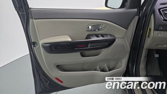 Kia Canival 2016 — photo 14