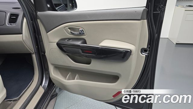 Kia Canival 2016 — photo 15