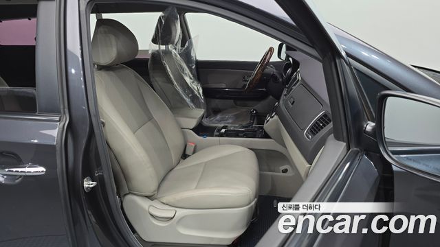 Kia Canival 2016 — photo 16