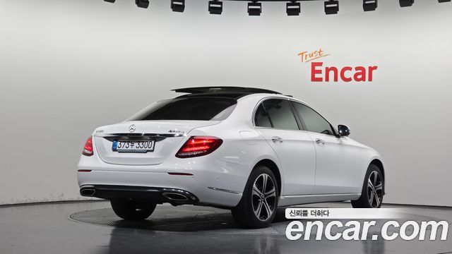 Mercedes-Benz E-Class 2017 — photo 2