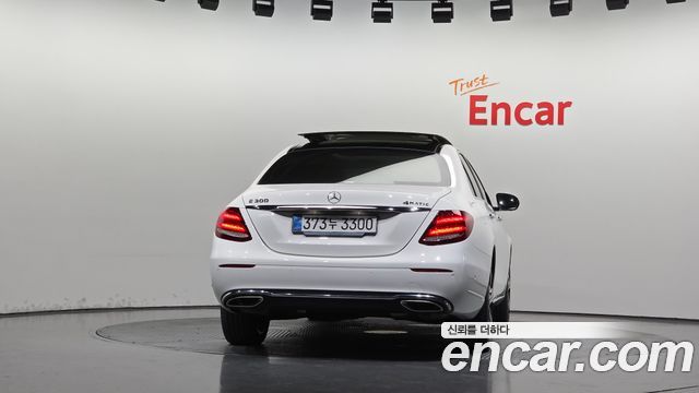 Mercedes-Benz E-Class 2017 — photo 4