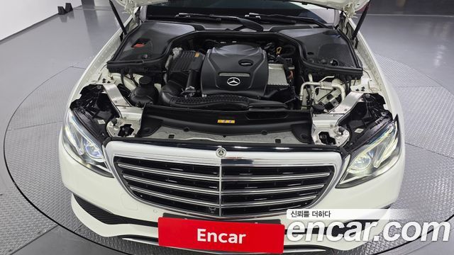 Mercedes-Benz E-Class 2017 — photo 6