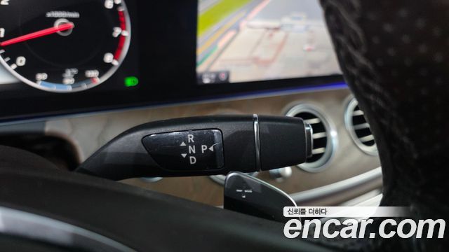 Mercedes-Benz E-Class 2017 — photo 9