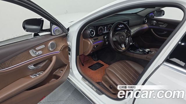 Mercedes-Benz E-Class 2017 — photo 10