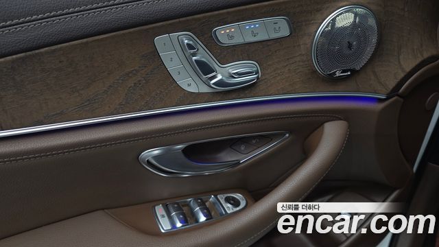 Mercedes-Benz E-Class 2017 — photo 13