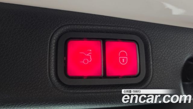 Mercedes-Benz E-Class 2017 — photo 20