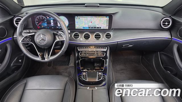 Mercedes-Benz E-Class 2023 — photo 10
