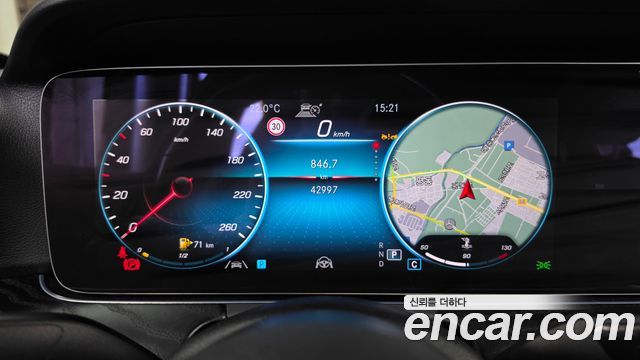 Mercedes-Benz E-Class 2023 — photo 11