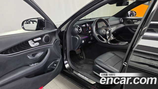 Mercedes-Benz E-Class 2023 — photo 13