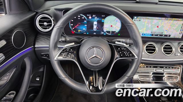 Mercedes-Benz E-Class 2023 — photo 18