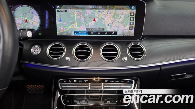 Mercedes-Benz E-Class 2023 — photo 19