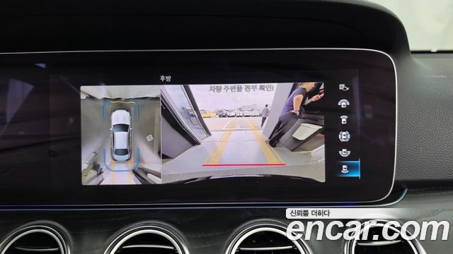 Mercedes-Benz E-Class 2023 — photo 20