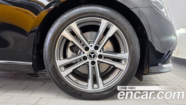 Mercedes-Benz E-Class 2023 — photo 7