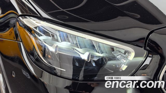Mercedes-Benz E-Class 2023 — photo 8