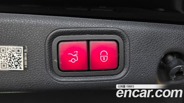 Mercedes-Benz E-Class 2023 — photo 27