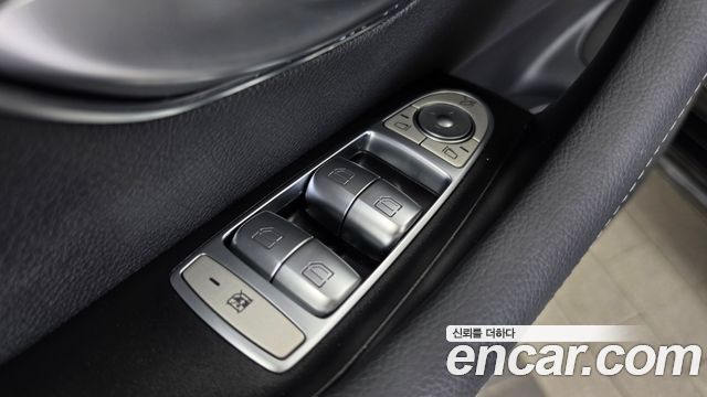 Mercedes-Benz E-Class 2023 — photo 29