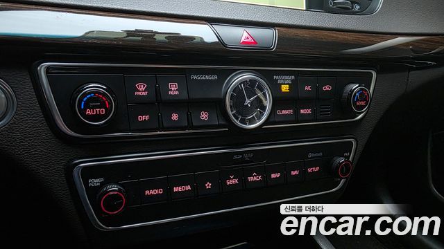 Kia K7 2019 — photo 16