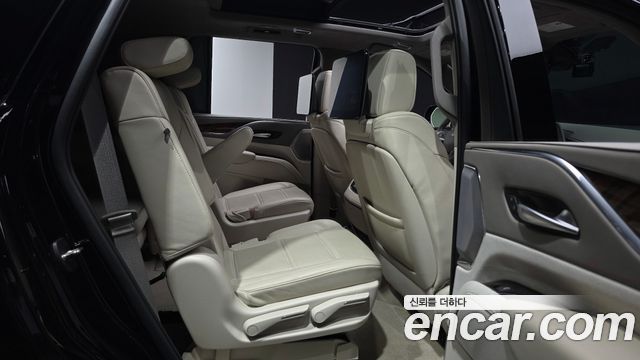Cadillac Escalade 2023 — photo 17