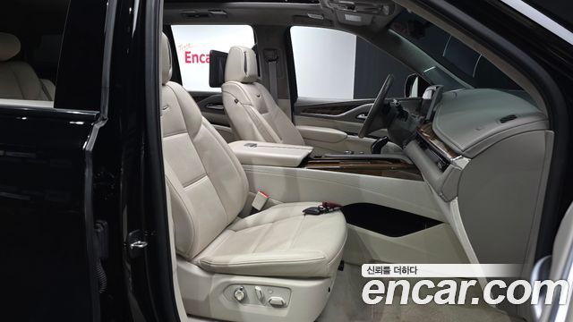 Cadillac Escalade 2023 — photo 18