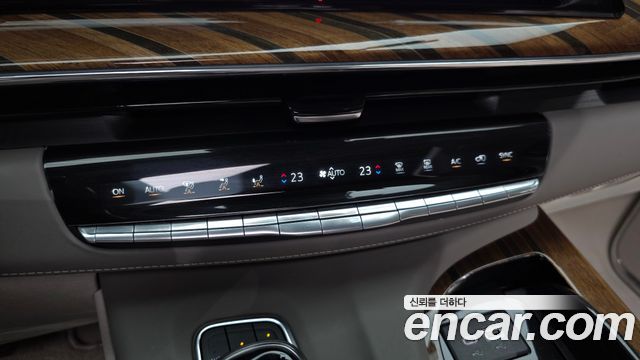 Cadillac Escalade 2023 — photo 34