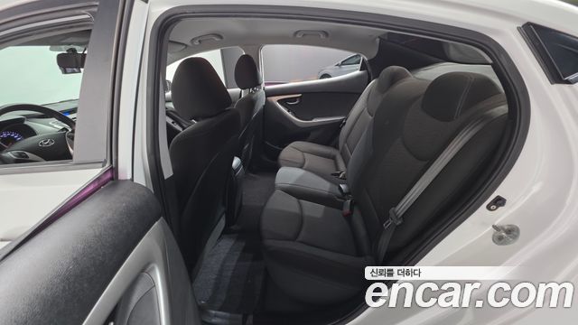 Hyundai AVANTE 2011 — photo 18