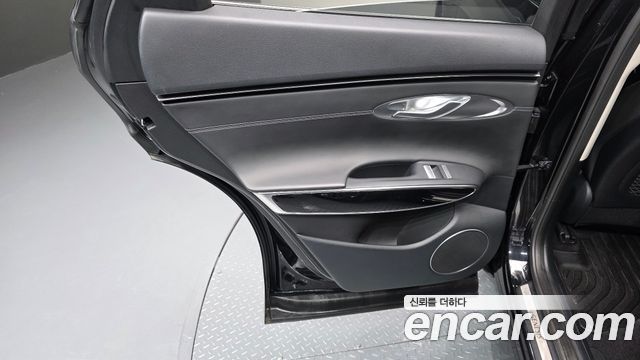 Genesis GV70 2021 — photo 15