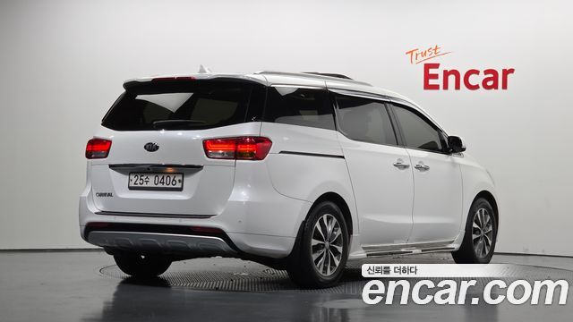 Kia Canival 2016 — photo 2
