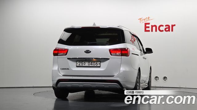Kia Canival 2016 — photo 4