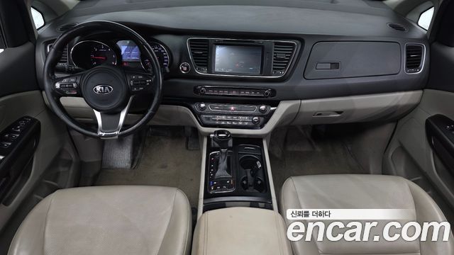 Kia Canival 2016 — photo 10