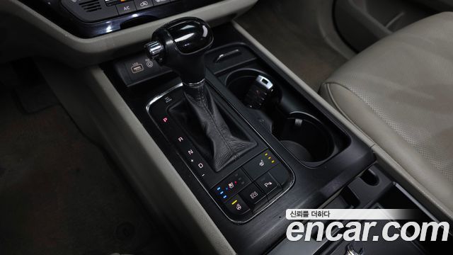 Kia Canival 2016 — photo 12