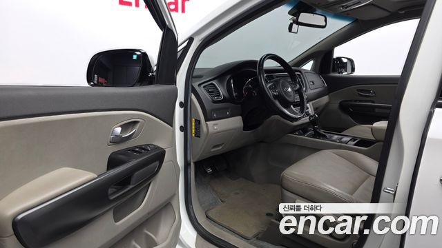 Kia Canival 2016 — photo 13
