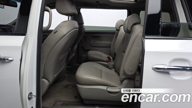 Kia Canival 2016 — photo 17