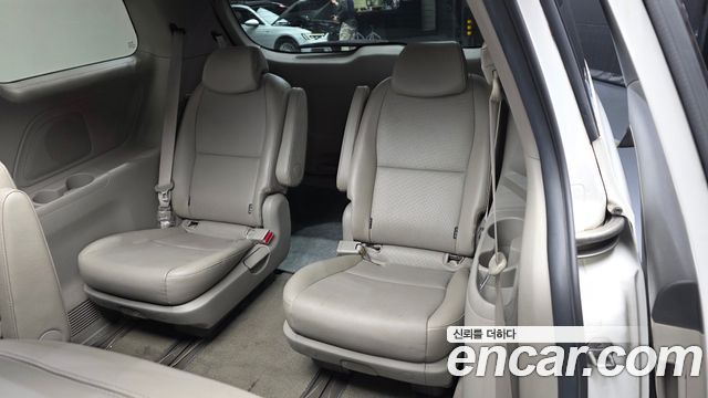 Kia Canival 2016 — photo 19