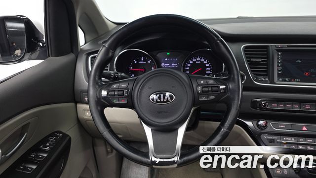 Kia Canival 2016 — photo 20