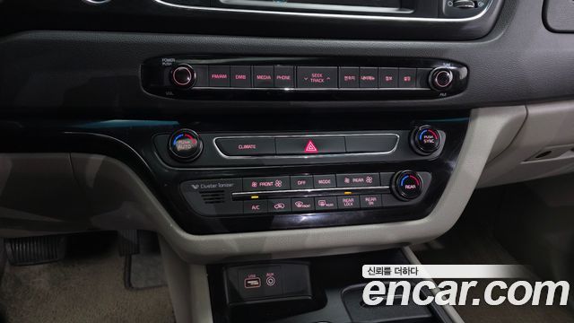 Kia Canival 2016 — photo 23